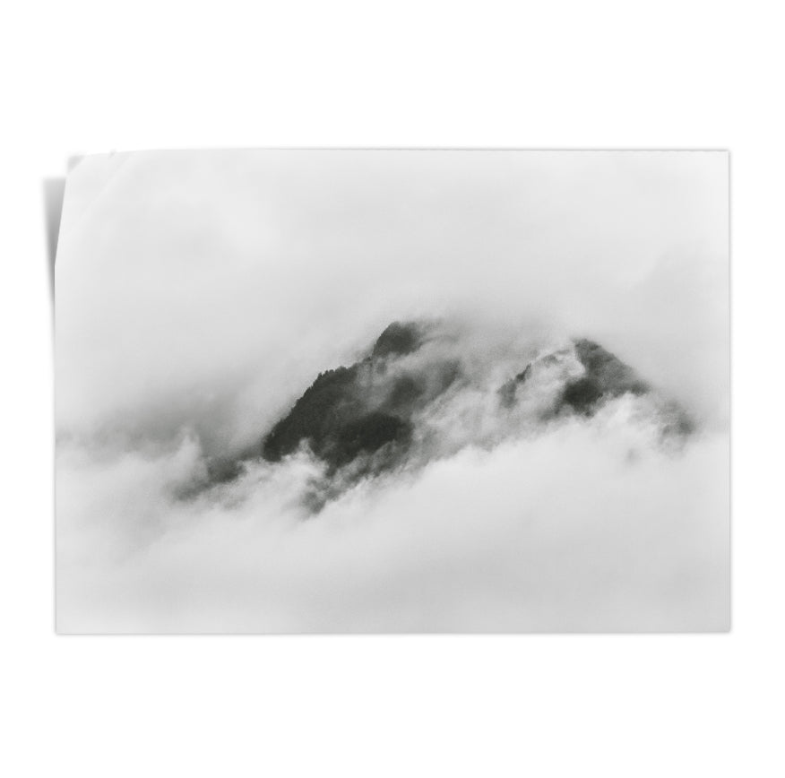 Montaña y Nubes
